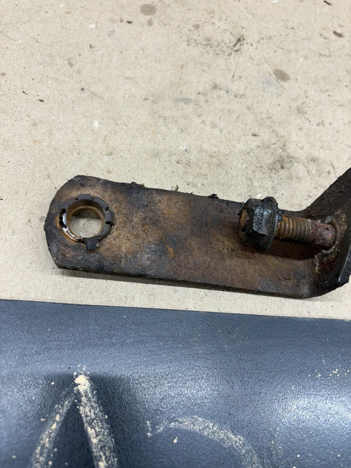 1981 83 84 86 1987 DODGE D100 D150 W100 Ram Shift Linkage Frame Mount Bracket Oe - Image 4 of 4