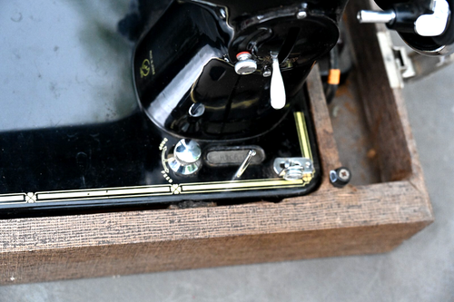 Vintage Montgomery Ward Sewing Machine With Case - Picture 16 of 23
