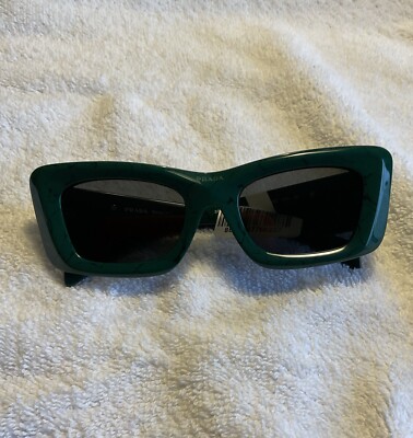 ⌘Grin⌘ 　　　PRADA➕fafa Willow Green lenses Sunglasses with iconic metal plaque | PRADA