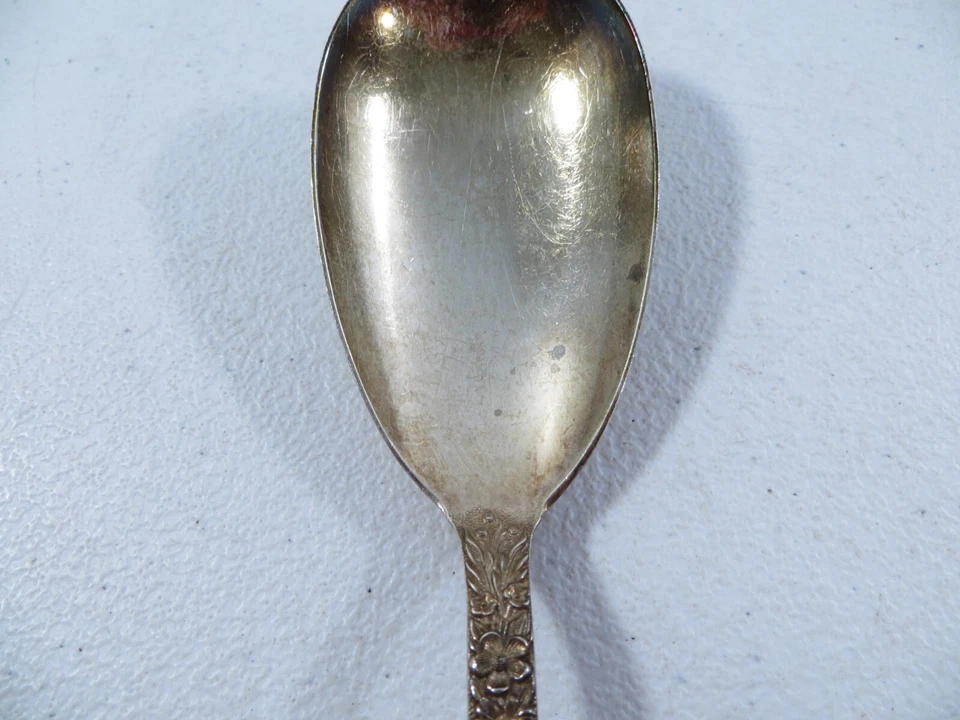 Antigua cuchara para servir de plata esterlina S. Kirk & Son Inc Repousse 8,5" 62 gramos Foto 3 de 4