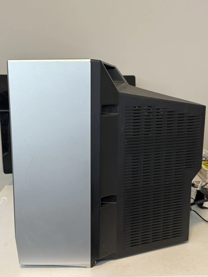 Toshiba CRT TV/DVD 14in Combo Model MD14FP1 2004 Retro Gaming TV NO REMOTE - Image 4 of 4