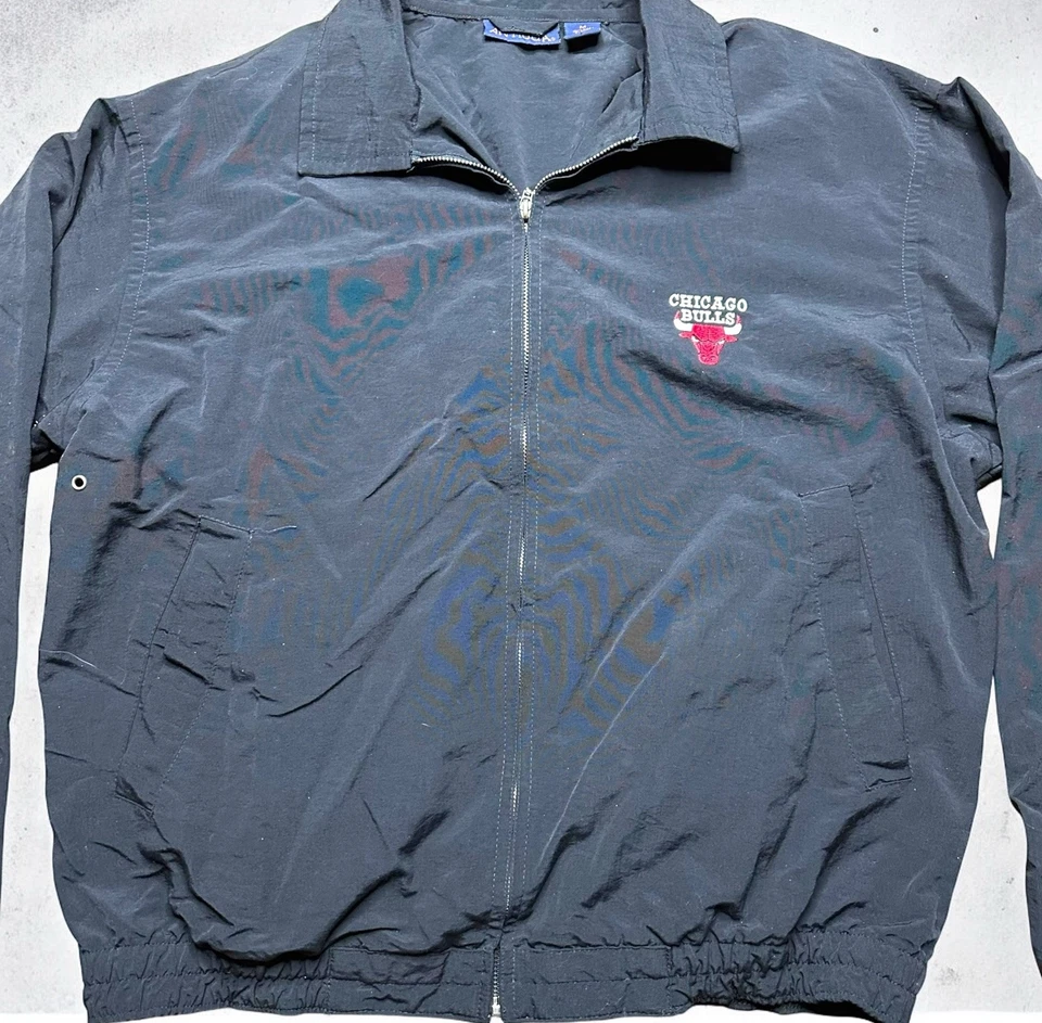 Jaqueta corta-vento vintage Chicago Bulls Antigua masculina média preta zíper completo NBA - Imagem 3 de 4