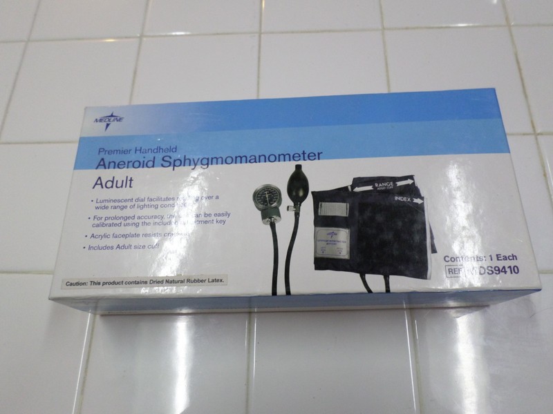 ANEROID SPHYGMOMANOMETER ADULT (MDS9410) HAND HELD NEW IN BOX