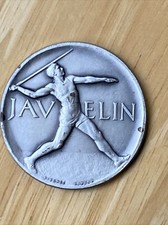 Vintage weiße Metall Speer Medaille sehr guter Zustand hergestellt von PINCHES LONDON