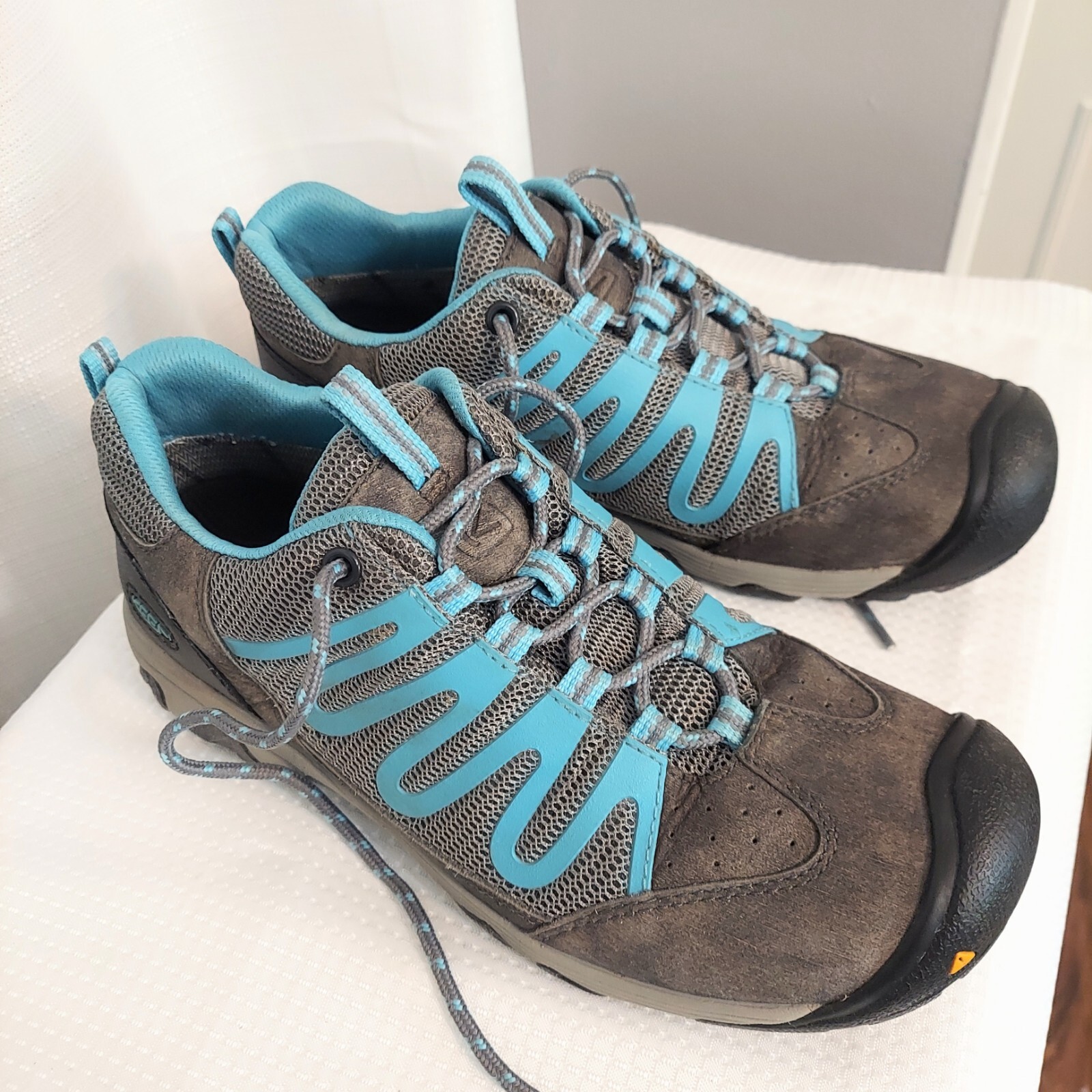 Scarpe da trekking Keen Catalogo taglia 9 stringate top basse 1008830 grigie all'aperto