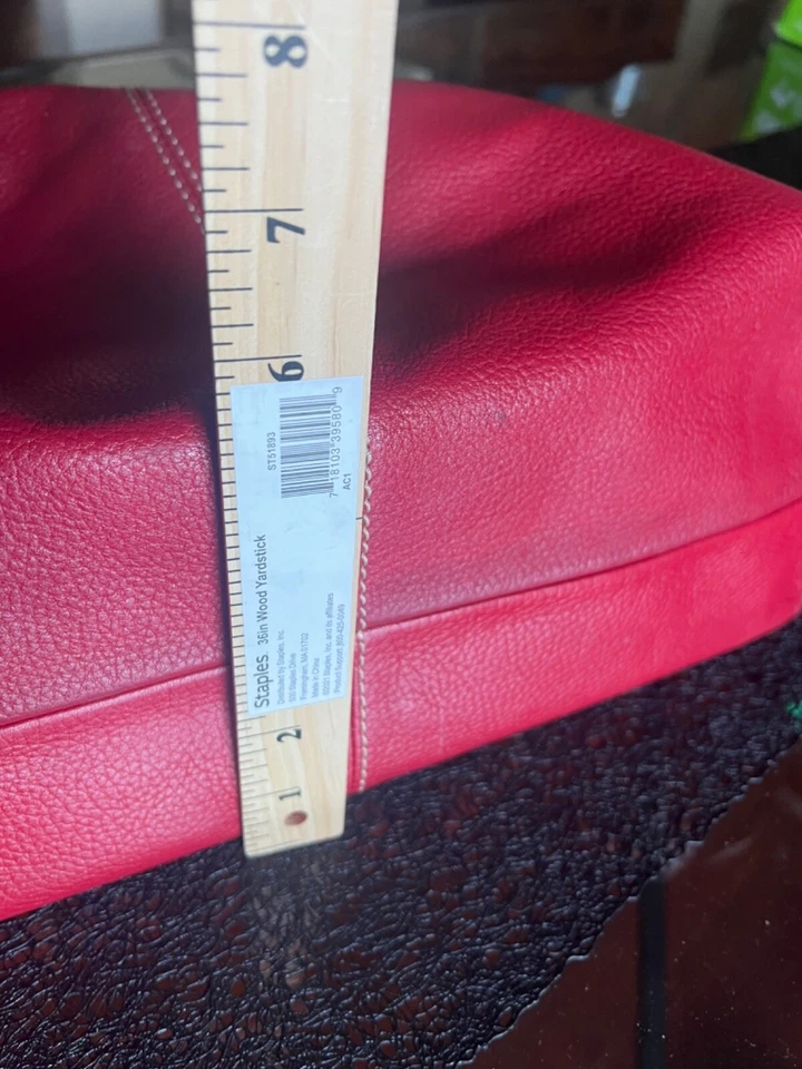 Hobo oversized de couro macio vermelho COLDWATER CREEK. Bolsa de ombro bolsa de viagem - Imagem 4 de 4