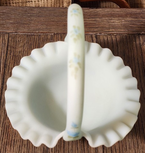 VINTAGE FENTON BLUE SATIN HAND PAINTED ROSES SIGNED BASKET IN MINT COND - Picture 10 of 23
