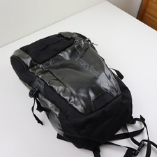 Zaino Patagonia 25L Black Hole nero lucido laptop viaggio escursionismo daypack