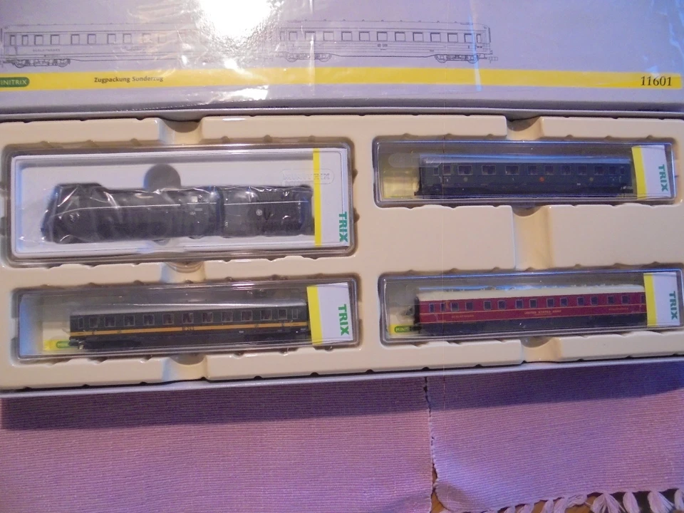 Minitrix, 11601, Sonderzug US-Army, USTC mit Stromlinien-Lok 03 1004, neu/OV