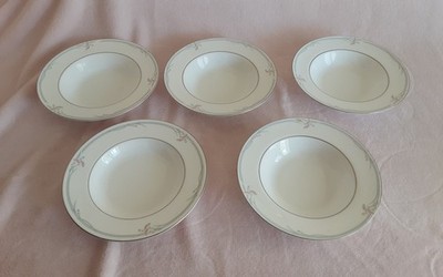 Royal Doulton Vintage Nelke breiter Rand Suppen-/Nudelschalen 23 cm Durchmesser x 5