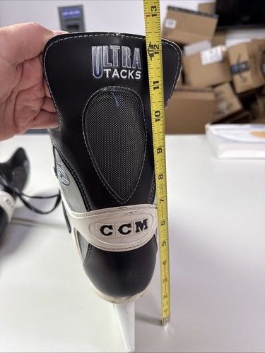 Pattini da hockey su ghiaccio vintage CCM Ultra Tacks taglia 9,5 Pro Lite 3 lame 44 e protezioni 2i - Foto 18 di 19