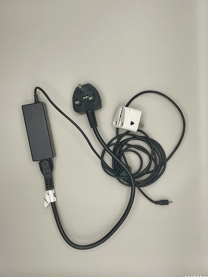 Motorola XOOM Wi-Fi Tablet 32GB 10.1" 1090-T56MT1 HEAVILY USED BUT WORKING - Image 4 of 4