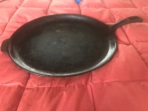 Vintage Wagner Ware 11" Cast Iron Skillet Griddle Made In The USA, Unrestored