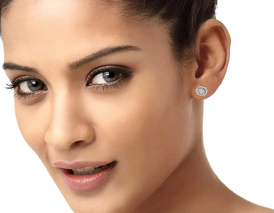 Aretes con racimo de diamantes reales de 0,6 quilates de oro de 10 quilates Foto 4 de 4