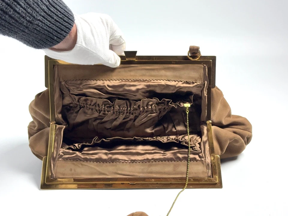 **Linda** Bolsa de mão vintage de camurça marrom sob medida (feita à mão na Alemanha 1952) - Imagem 4 de 4