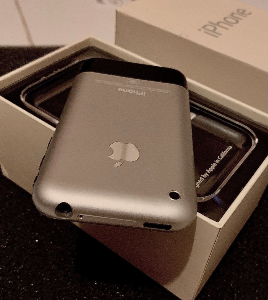 RARE: Apple 1st Generation A1203 iPhone 2G 4GB MA501LL/A - Free