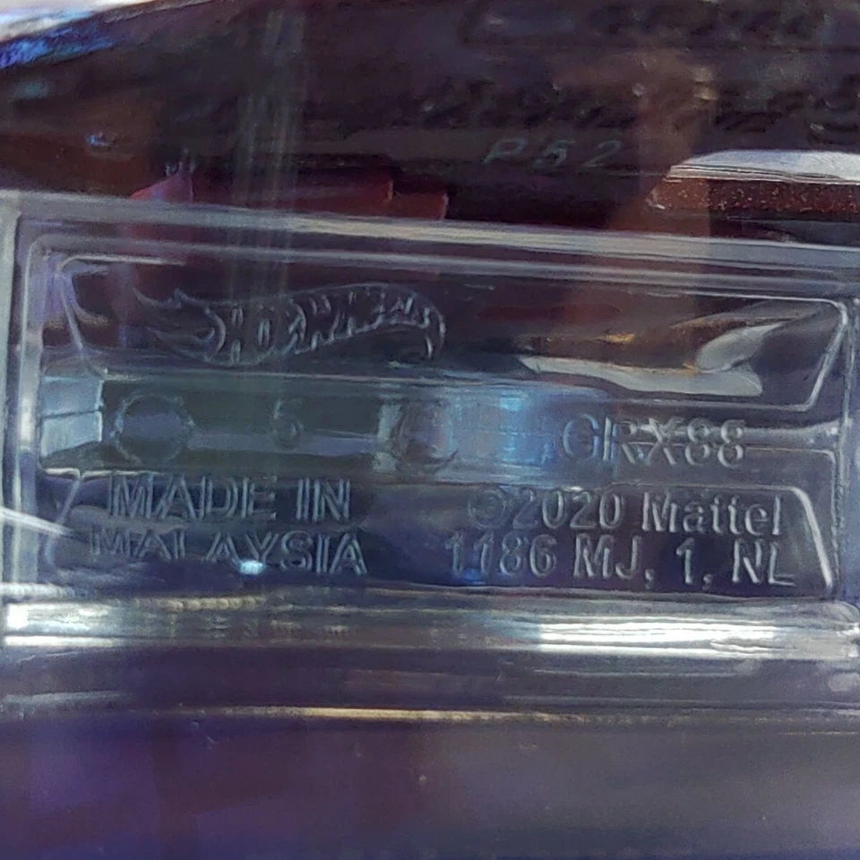 2022 Hot Wheels DC Comics BATMAN THE ANIMATED SERIES BATPLANE 5/5 1:64 Scale NEW - Image 3 of 4