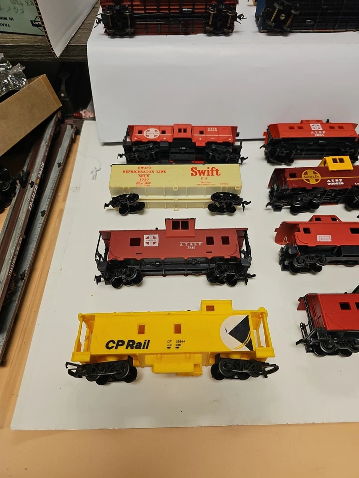 HO Scale Lot of 21  Mixed Caboose & Box Car,  Tyco, Life-Like, Lima,Tri-ang More - Image 3 of 4