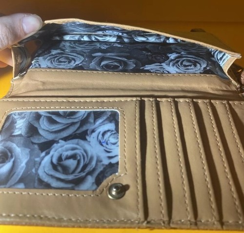 Adrienne Vittadini Studio Charging Wallet Coin Purse - Picture 8 of 8
