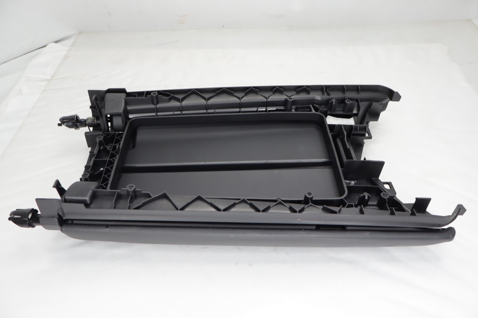Maserati Ghibli 2014-2021 Center console lid