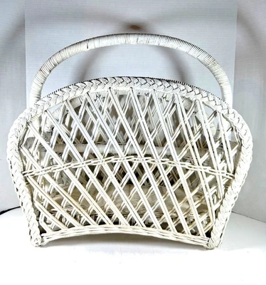VTG 1970s White Wicker Handled Magazine Rack Basket Towels Knitting Boho Cottage - Image 1 of 4
