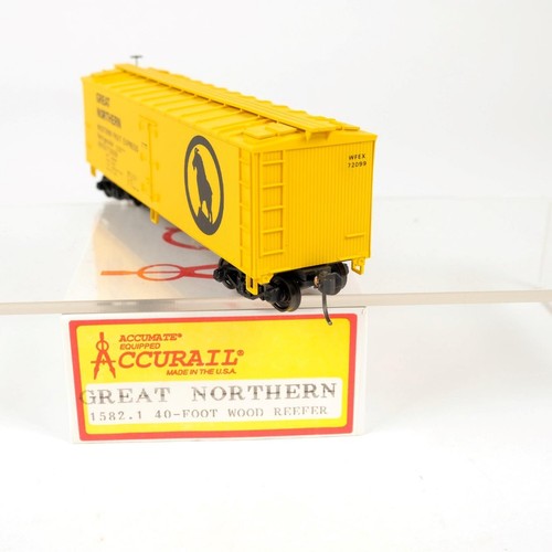Accurail HO Great Northern Western Fruit Express 40' Reefer Kit Built 1582.1 - Picture 4 of 5