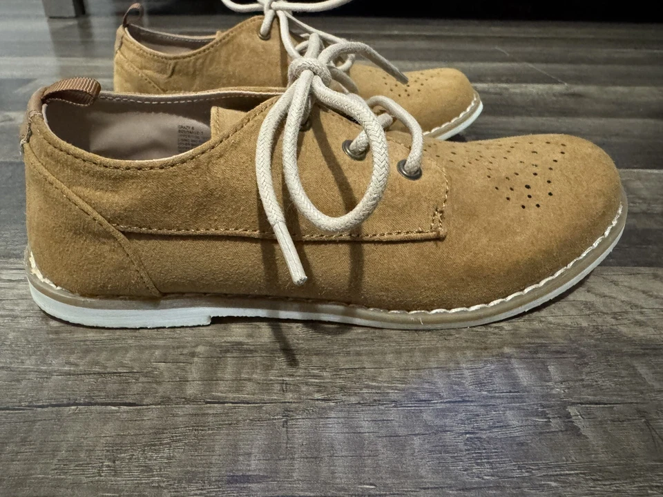 Zapatos de vestir Crazy 8 para niños talla 1 marrón niños pequeños imitación cuero Foto 2 de 4