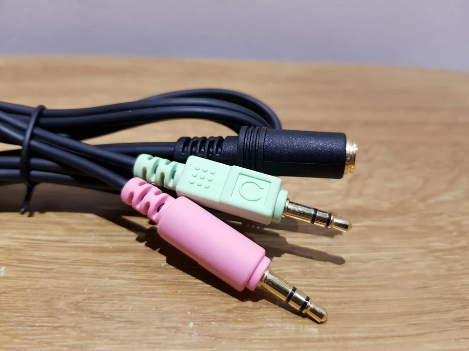 Official Genuine Turtle Beach PC Splitter Cable for Recon Headsets 3.5 mm jacks - Image 2 of 3