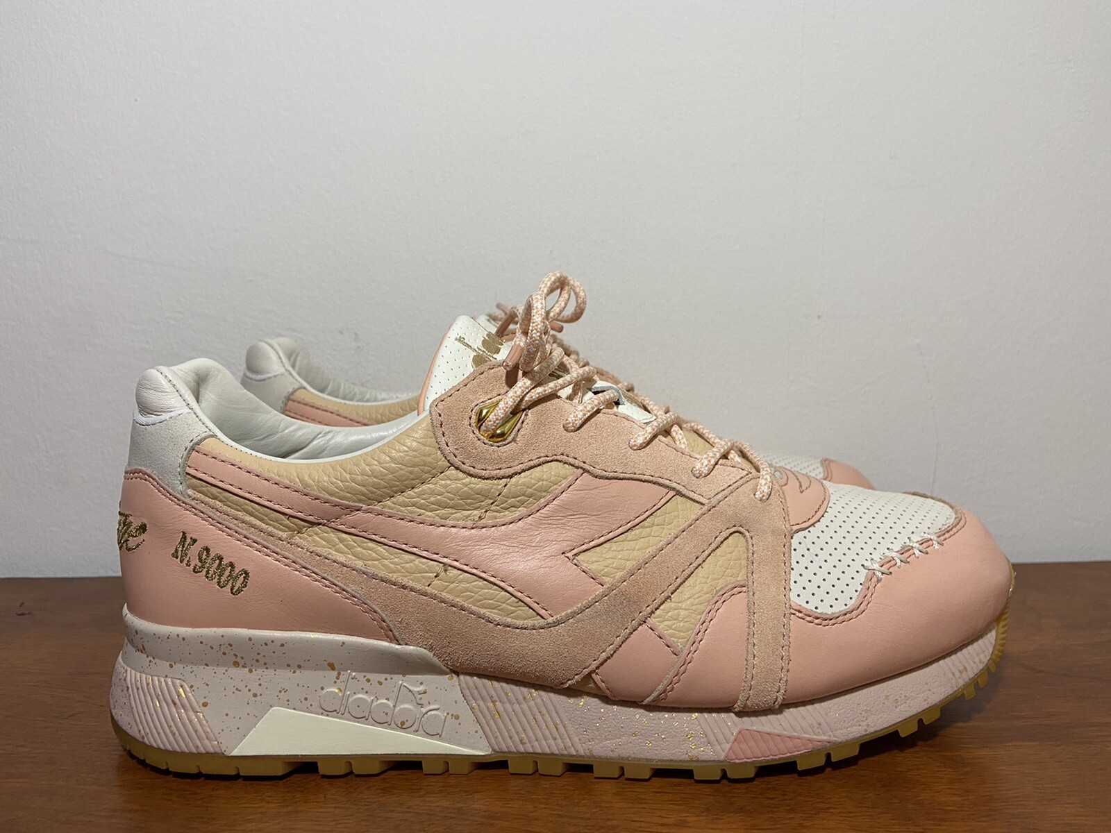 diadora feature strawberry