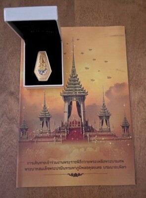 Thailands König Bhumibol Adulyadej Königliche Einäscherungszeremonie Pin und Programm