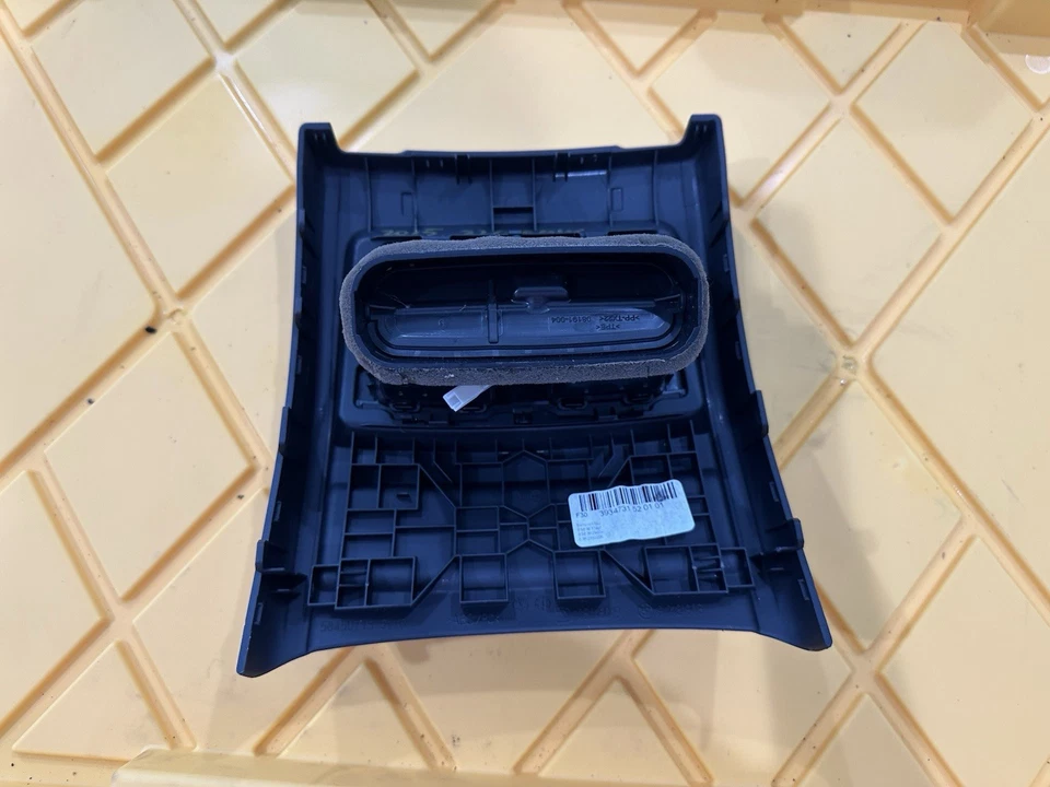 BMW 320i 2015 consola central moldura de ventilación de aire trasera 9218908 Foto 4 de 4