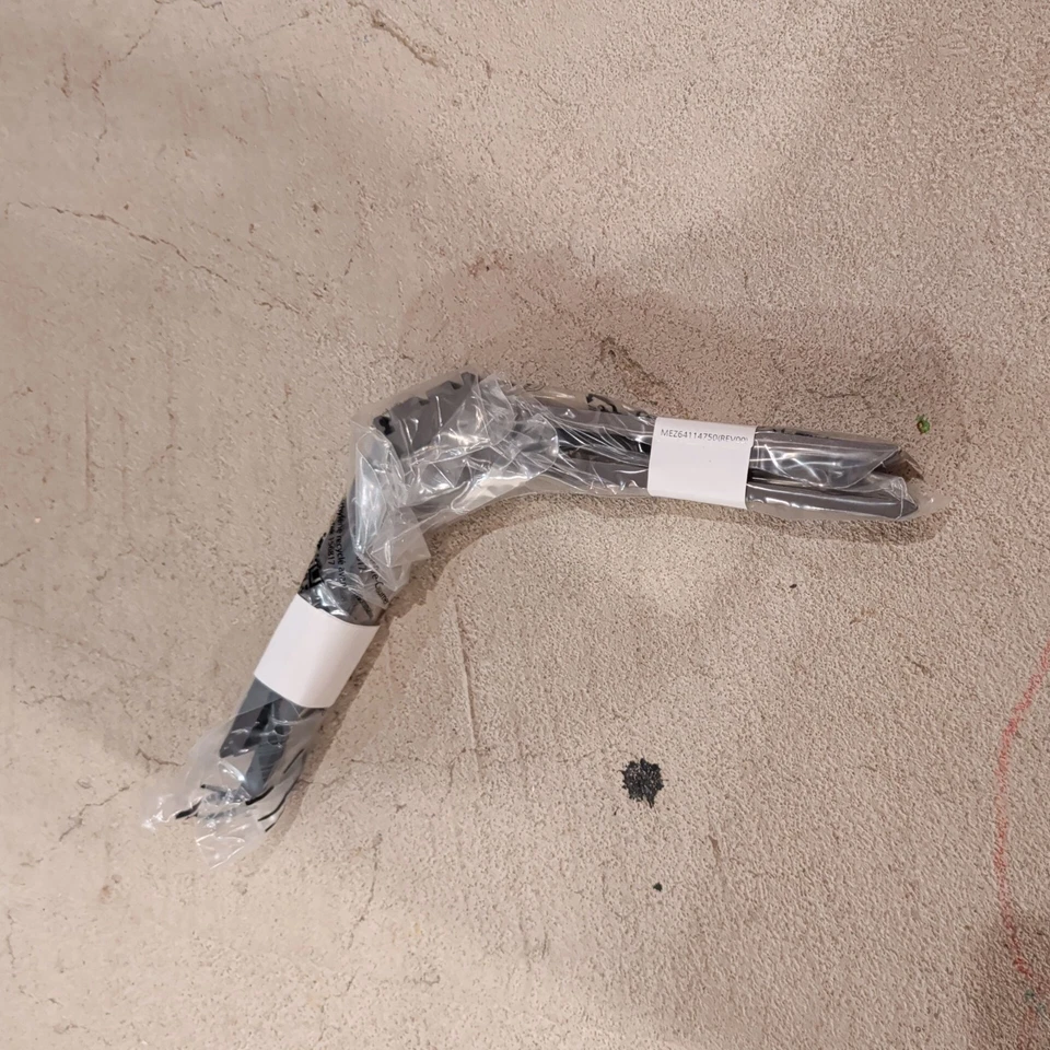 LG 65 Inch OLED AI B5 TV Replacement stand - Image 2 of 4