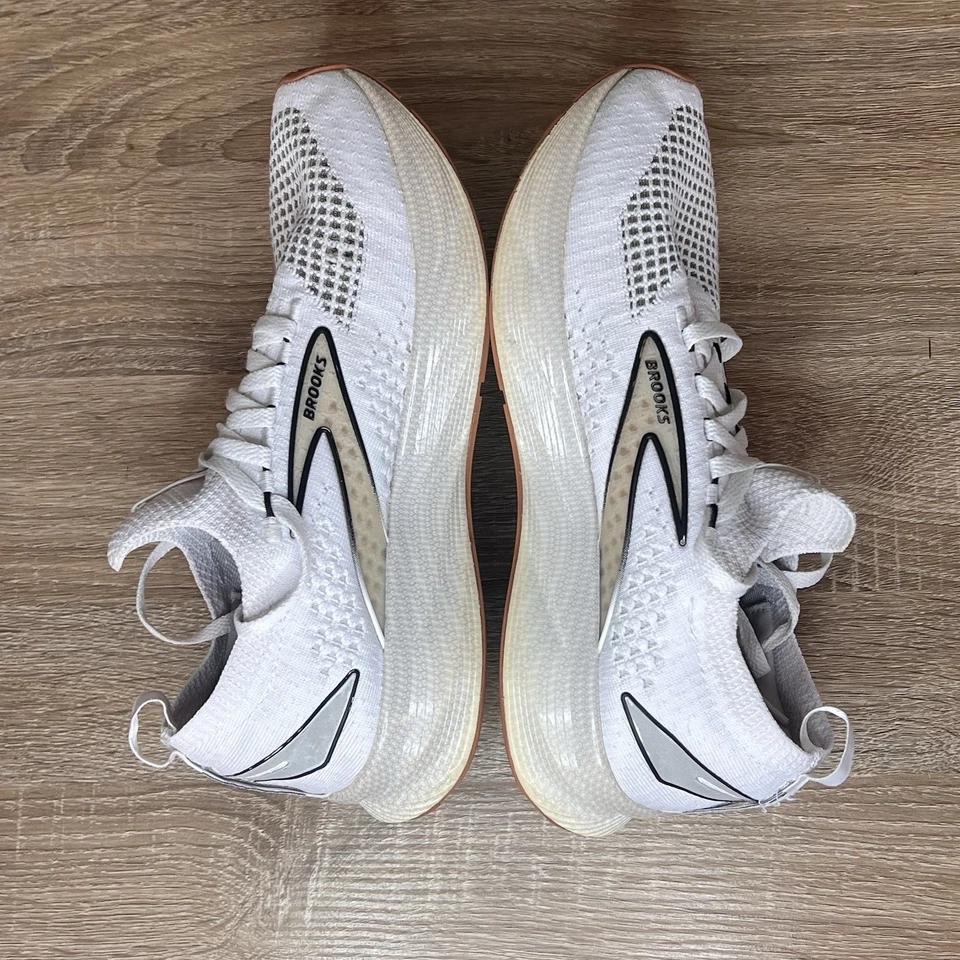 Zapatos para correr Brooks Levitate StealthFit 6 blancos para mujer talla 9 (1203901B121) Foto 4 de 4