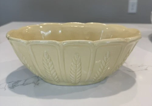MCCOY USA SOFT YELLOW OVAL PLANTER/ POT  9 1/2"  EXCELLENT MCM