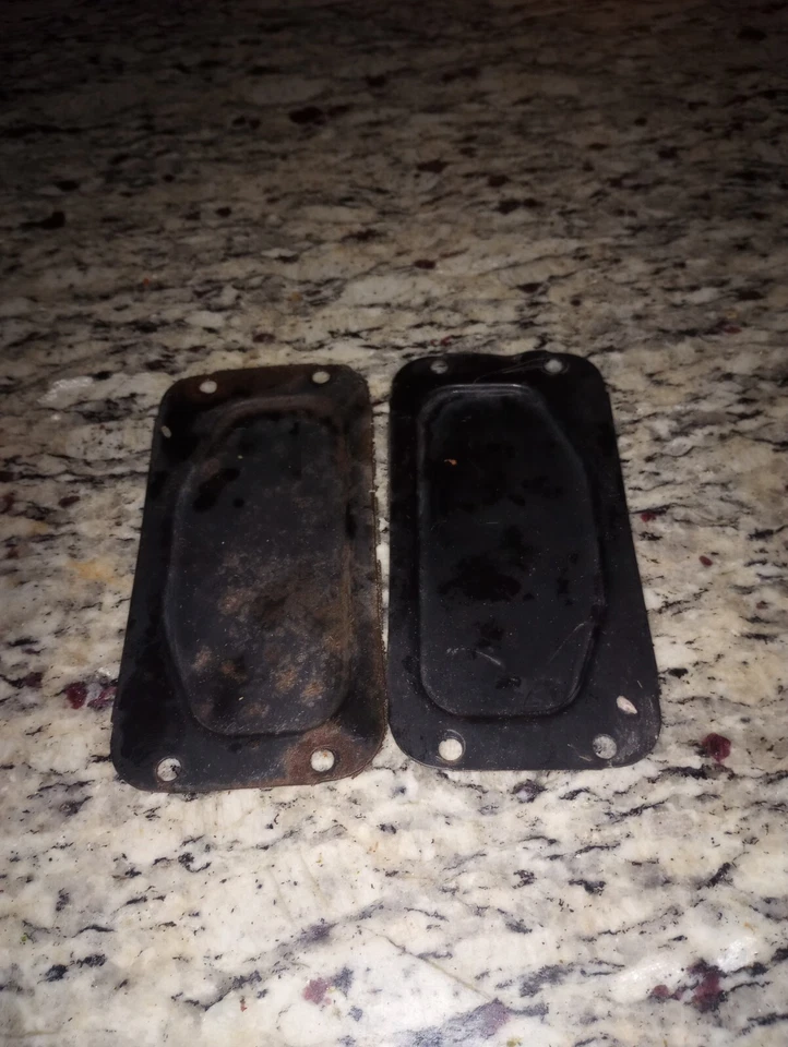 Toyota Corolla 1978 limpiaparabrisas motor orificio de servicio cubierta OEM. Foto 3 de 4