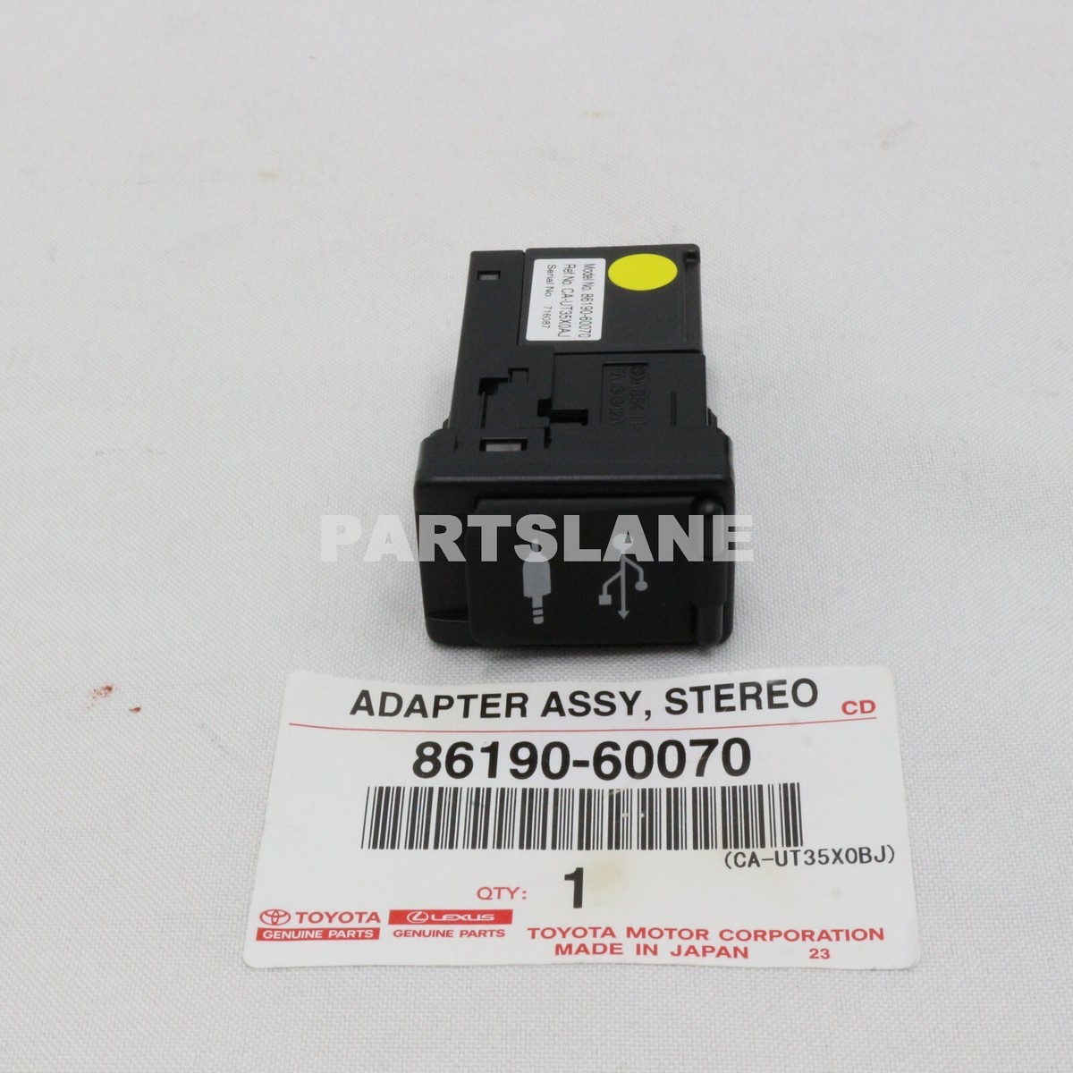 Toyota Land Cruiser 2016-2020 OEM Genuine Stereo Adapter 86190