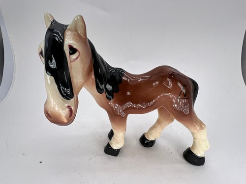 Figura Caballo 7 X 17. Cerámica tricolor 5" marca firmada pintura antigua melena negra