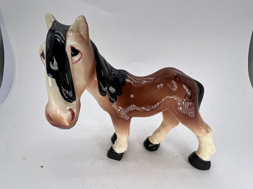 Figurine Cheval 7 X 17. 5" tricolore marque céramique signée marque ancienne peinture crinière noire - Photo 1 sur 10