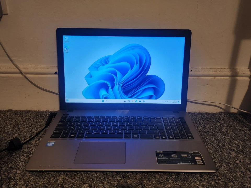 ASUS X550CA - Intel Celeron - 6GB RAM - 1TB HDD - Free P&P - Image 2 of 4