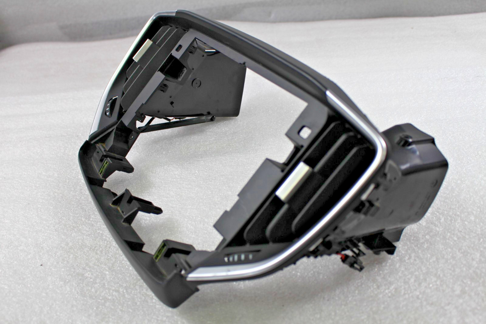 Maserati Ghibli, Center Dash Bezel w/ Air Vents, Used, P/N 670066392