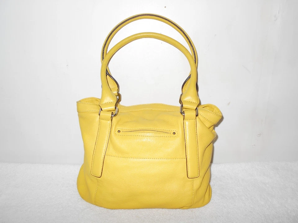 BOLSO DE HOMBRO PEQUEÑO B MAKOWSKI CUERO AMARILLO MOSTAZA CROMO RESISTENTE Foto 3 de 4