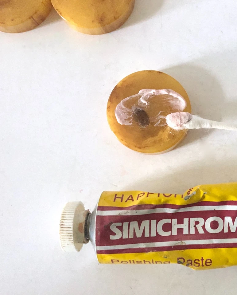 Vintage 30 Bakelite Backgammon Checkers 15 Butterscotch 15 Chocolate Brown/Black - Image 3 of 4