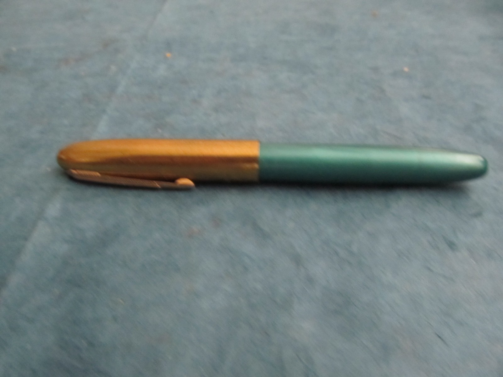 Vintage 30's/40's green & gold Parker Arrow fountain pen