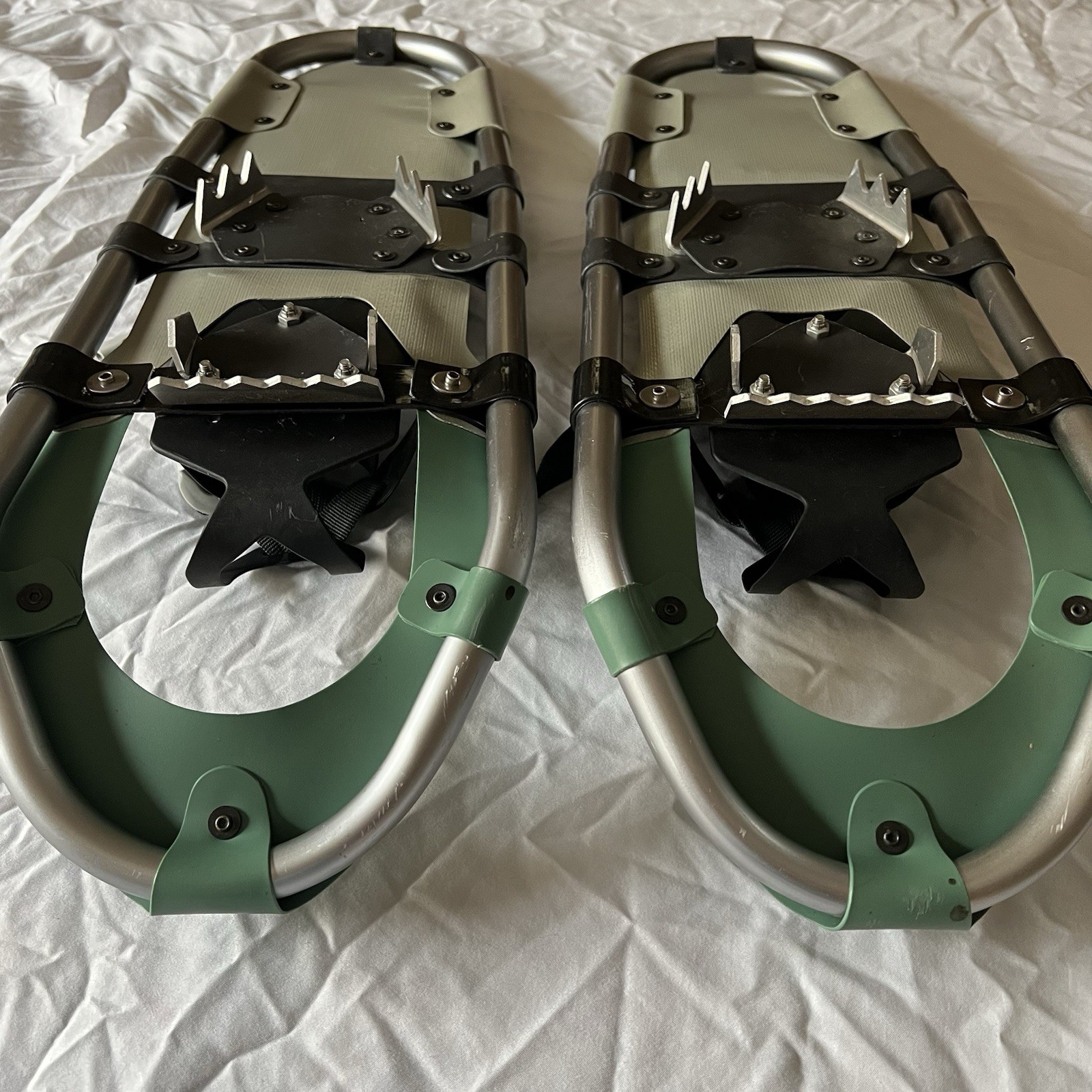 Tubbs Adventure 25 Snowshoes – Lightweight Aluminum – Great Condition