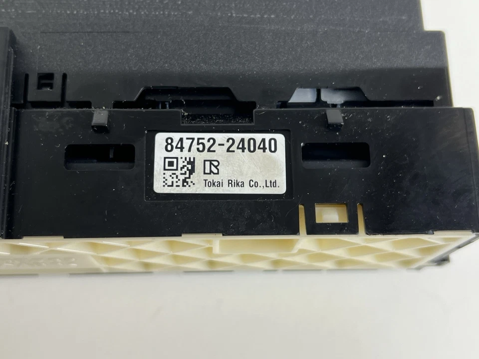 2018 LEXUS IS300 FRONT HEATED COOLED SEAT CONTROL SWITCH 84752-24040 OEM - Image 3 of 4