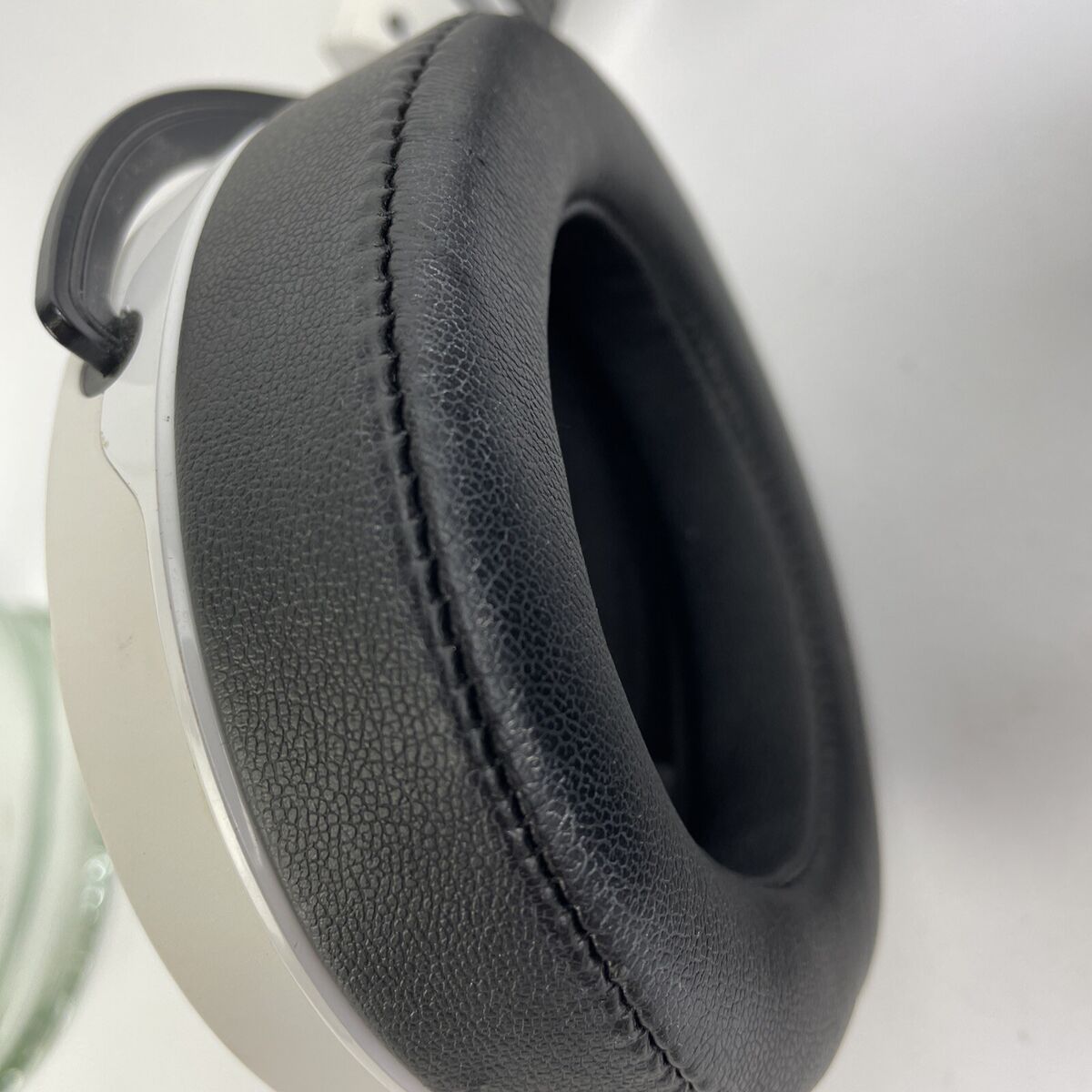 Corsair RDA0016 Wireless Gaming Headset Black And White Headset Only VGC LOOK