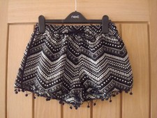 Ladies/Girls Black & White Patterned Shorts - Size 6 (EU 34)