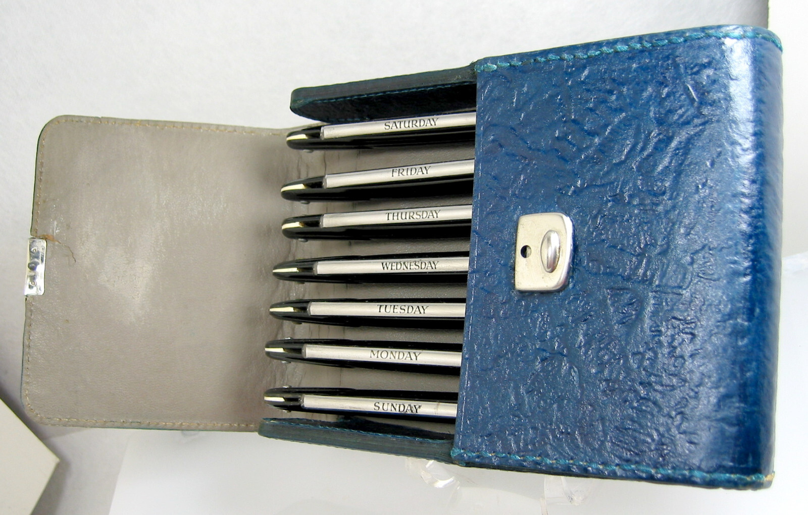 Kismet 7Day Set Straight Razors Days Etched Blades & Spines In 7Razor Case eBay