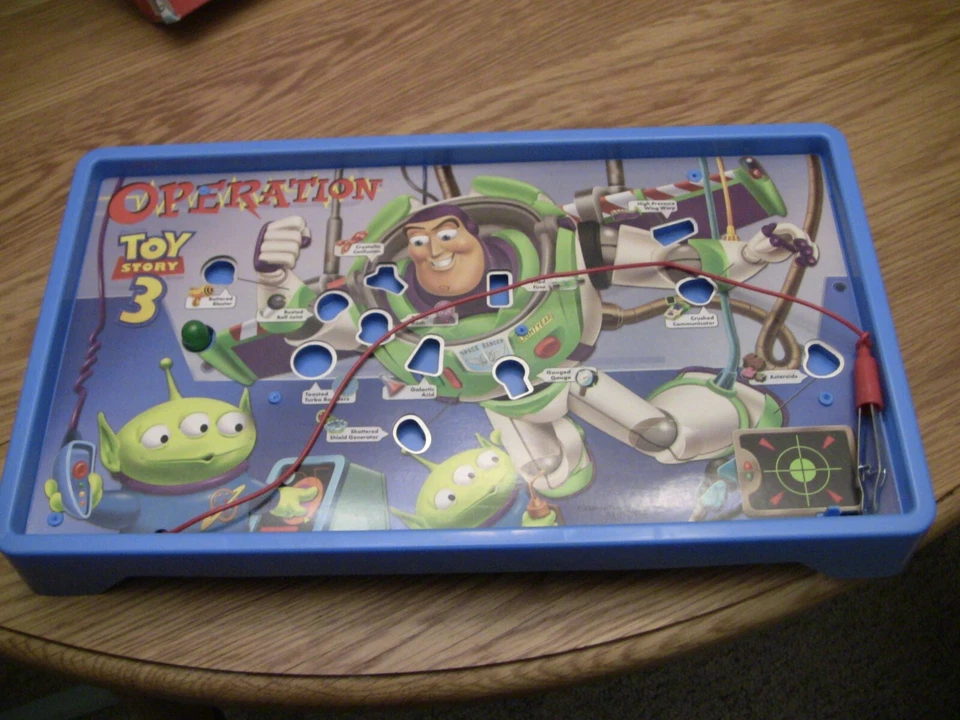 Piezas de repuesto Operation Disney Toy Story 3 - Funatomy Body Board Buzz Foto 2 de 4