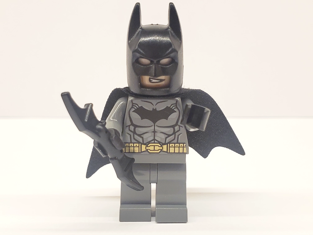LEGO Batman - Dark Bluish Gray Suit, Gold Belt minifigure (dim002
